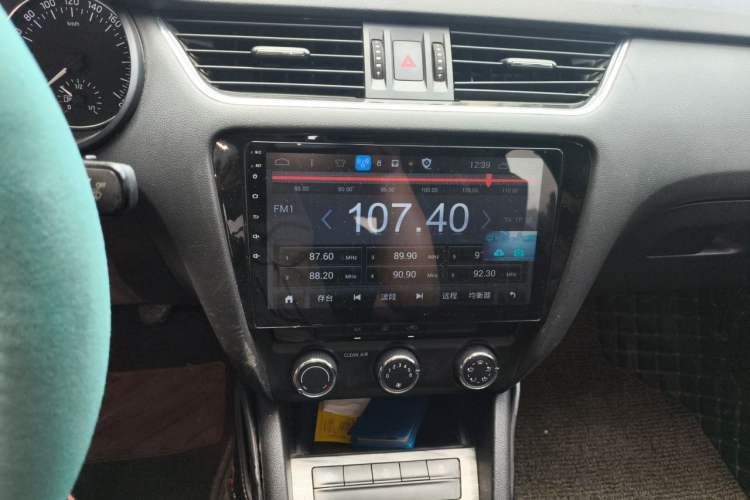 Used Skoda Octavia 2017 1.6L Manual Smart Drive Edition Audio And AC Panel