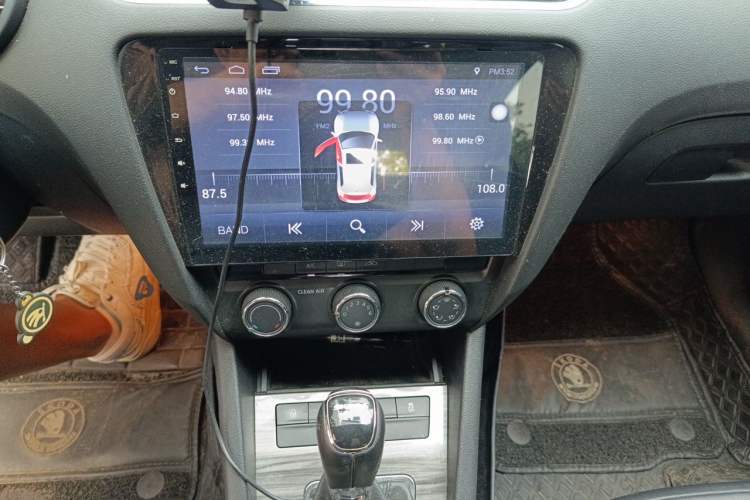 Used Skoda Octavia 2017 1.6L Automatic Smart Drive Edition Audio And AC Panel