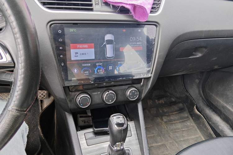 Used Skoda Octavia 2017 1.6L Automatic Smart Drive Edition Audio And AC Panel