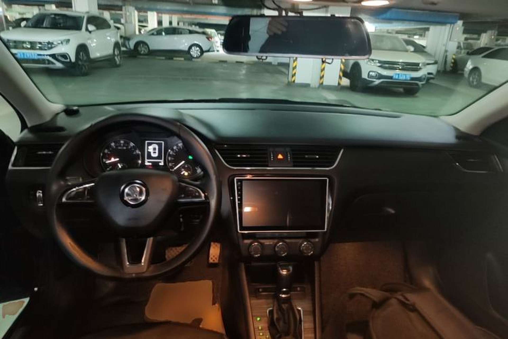 Used Skoda Octavia 2017 1.6L Automatic Smart Drive Edition Center Console