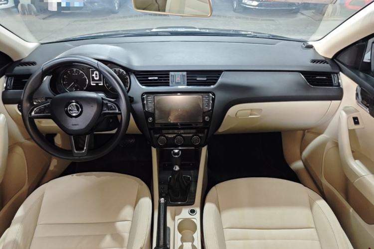 Used Skoda Octavia 2017 1.6L Automatic Smart Drive Edition Center Console