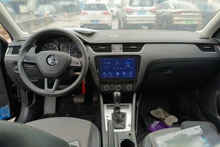 Used Skoda Octavia 2017 1.6L Automatic Chuanxing Edition Center Console