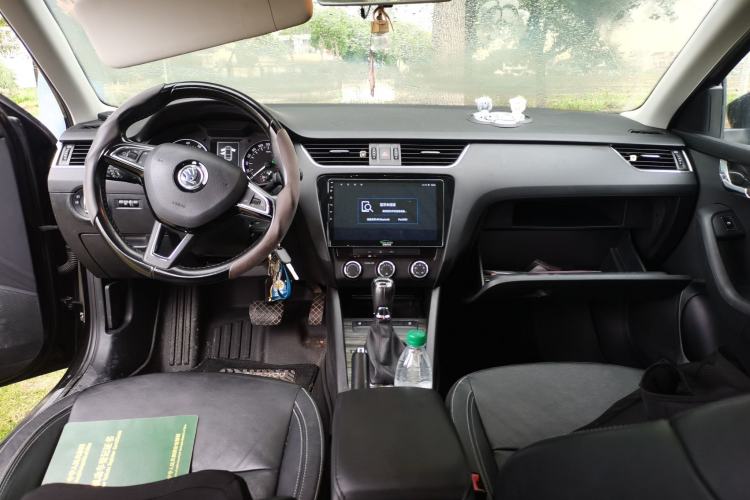 Used Skoda Octavia 2017 1.6L Automatic Smart Drive Edition Center Console