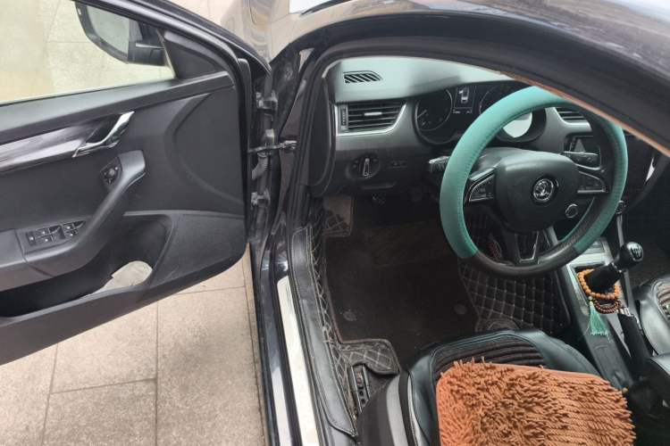 Used Skoda Octavia 2017 1.6L Manual Smart Drive Edition Driver Seat