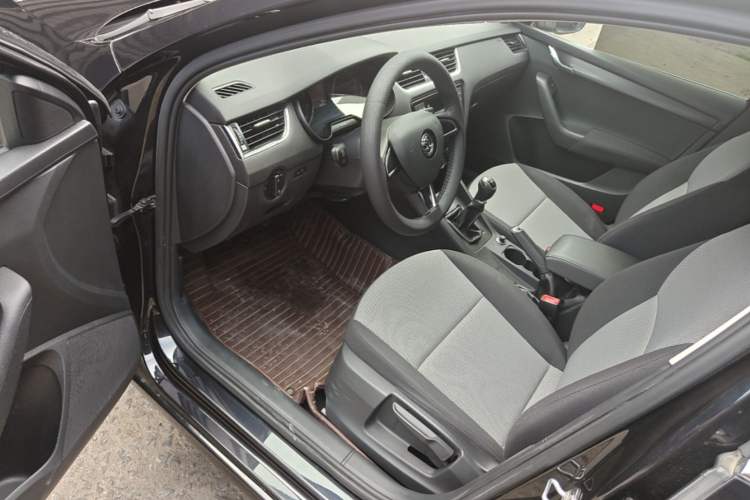 Used Skoda Octavia 2017 Classic Model 1.6L Manual Comfort Edition Driver Seat