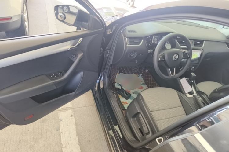Used Skoda Octavia 2017 1.6L Automatic Chuanxing Edition Driver Seat