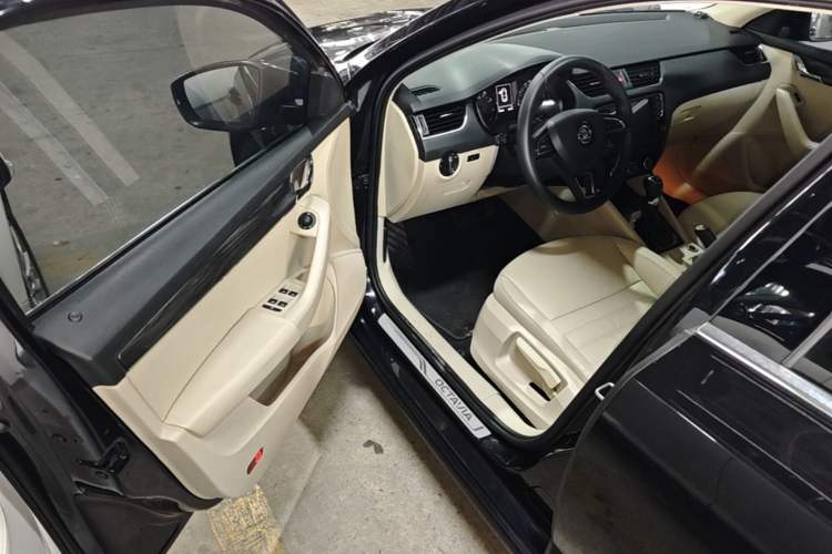 Used Skoda Octavia 2017 1.6L Automatic Smart Drive Edition Driver Seat