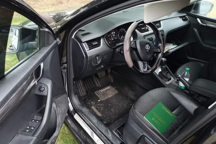 Used Skoda Octavia 2017 1.6L Automatic Smart Drive Edition Driver Seat