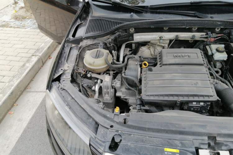 Used Skoda Octavia 2017 1.6L Automatic Smart Drive Edition Engine Bay Right