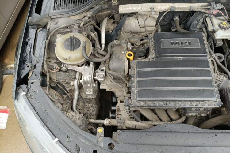 Used Skoda Octavia 2017 1.6L Automatic Chuanxing Edition Engine Bay Right