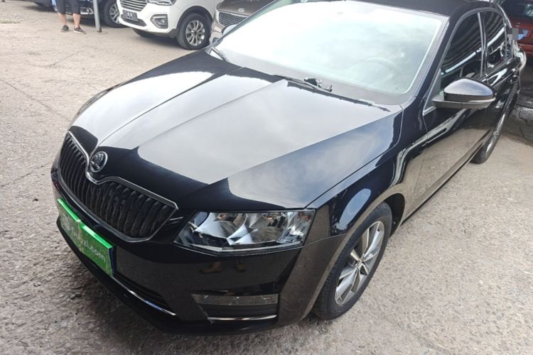 Used Skoda Octavia 2017 Classic Model 1.6L Manual Comfort Edition Guazi used car, China used car export, Used car for sale, Used  cars, Cheapest cars for sale