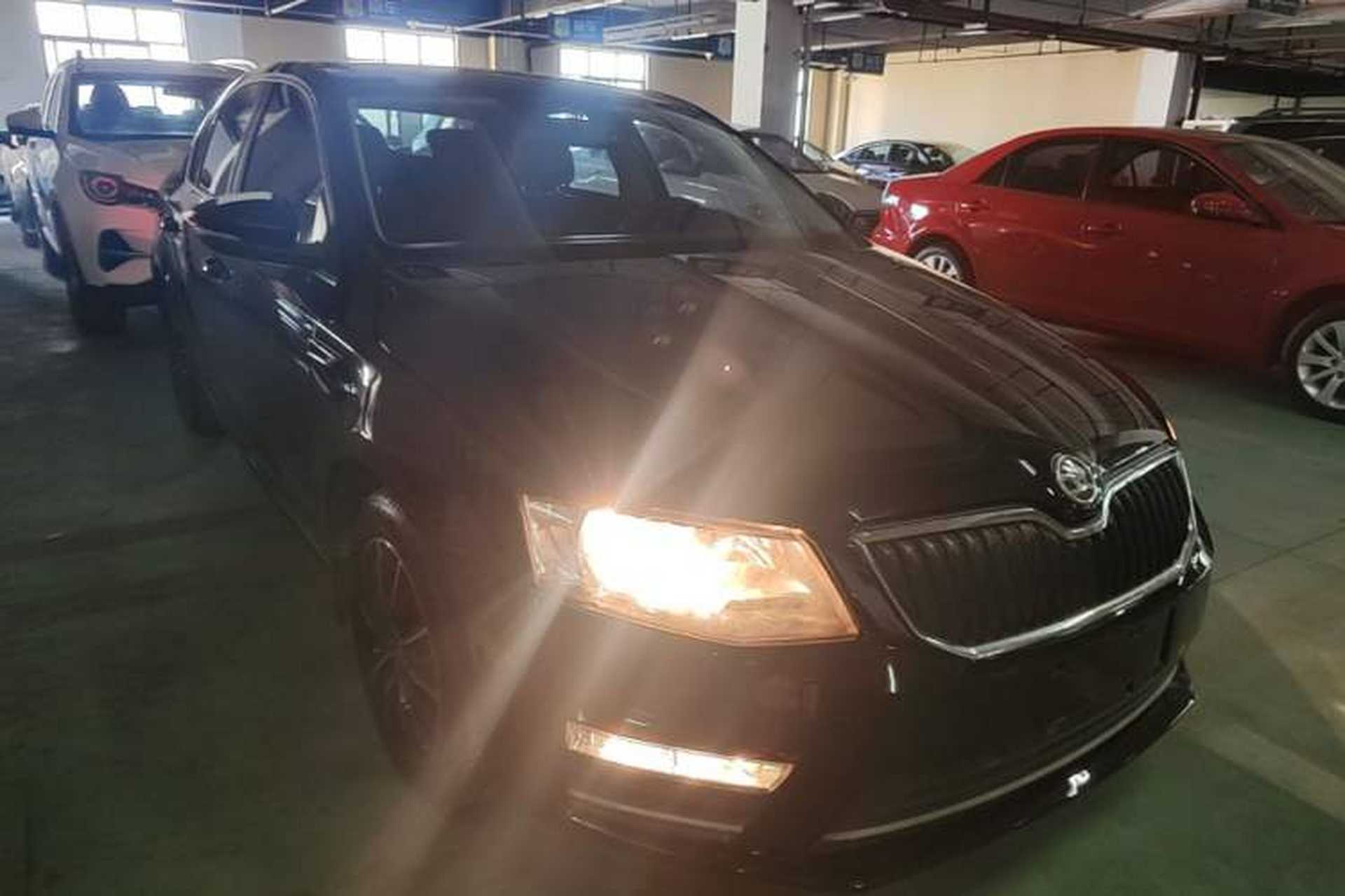 Used Skoda Octavia 2017 1.6L Automatic Smart Drive Edition Front Right 45 Deg