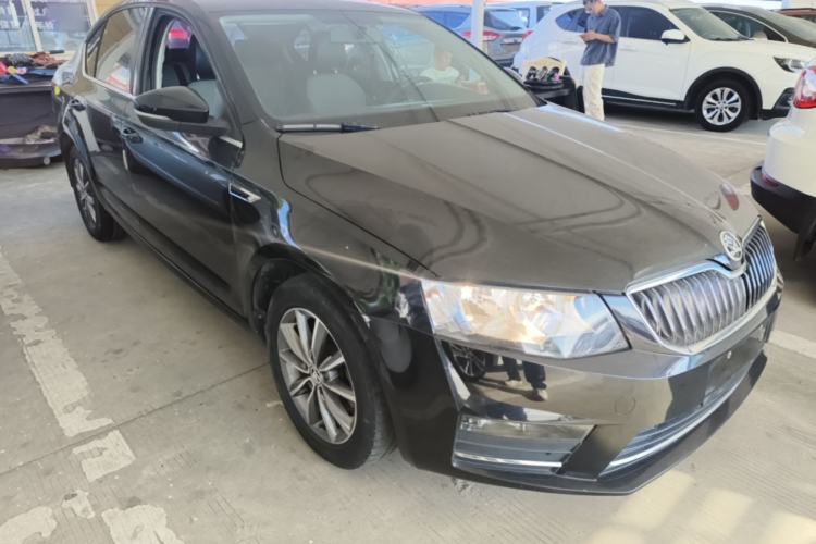 Used Skoda Octavia 2017 1.6L Automatic Chuanxing Edition Front Right 45 Deg