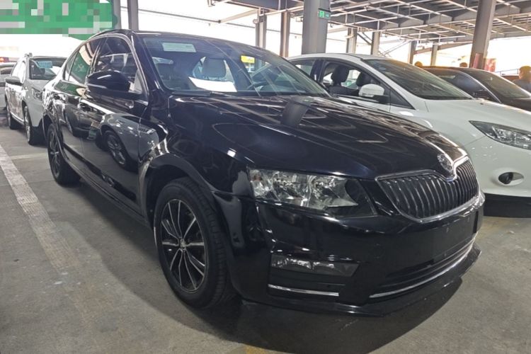 Used Skoda Octavia 2017 1.6L Automatic Smart Drive Edition Front Right 45 Deg