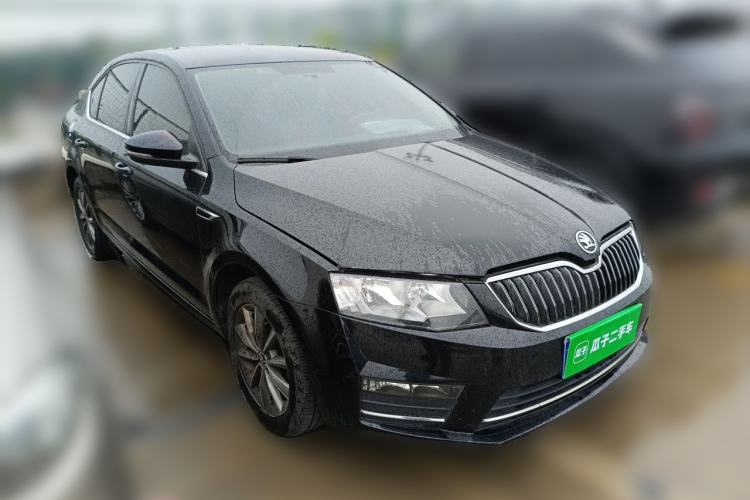 Used Skoda Octavia 2017 1.6L Automatic Chuanxing Edition Front Right 45 Deg