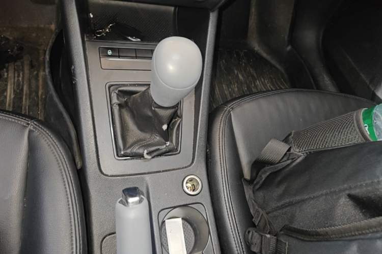 Used Skoda Octavia 2017 Classic Model 1.6L Manual Comfort Edition Gear Lever