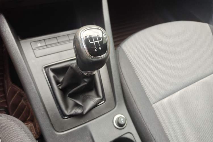 Used Skoda Octavia 2017 Classic Model 1.6L Manual Comfort Edition Gear Lever