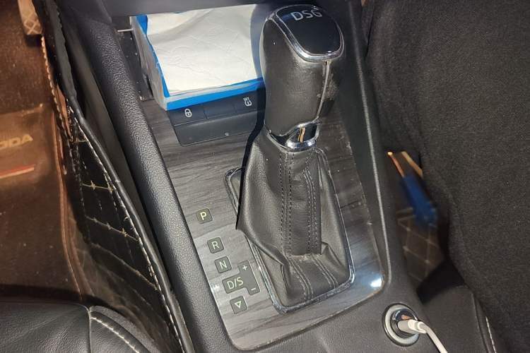 Used Skoda Octavia 2017 TSI280 DSG Smart Drive Edition Gear Lever