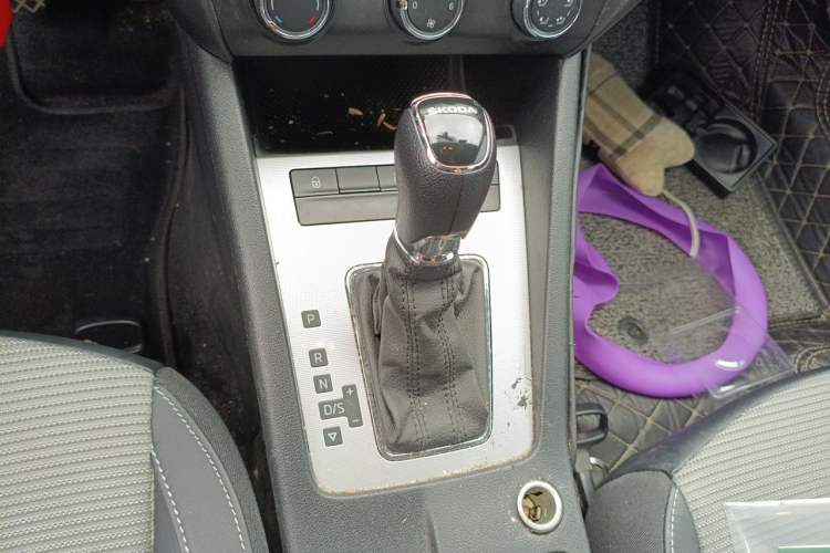 Used Skoda Octavia 2017 1.6L Automatic Chuanxing Edition Gear Lever