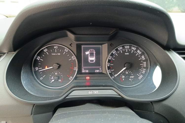 Used Skoda Octavia 2017 1.6L Automatic Smart Drive Edition Instrument Cluster