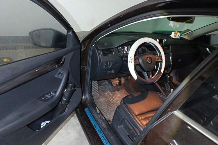 Used Skoda Octavia 2017 1.6L Automatic Smart Drive Edition Interior 3