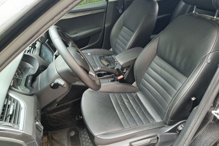 Used Skoda Octavia 2017 1.6L Automatic Smart Drive Edition Left Front Seat