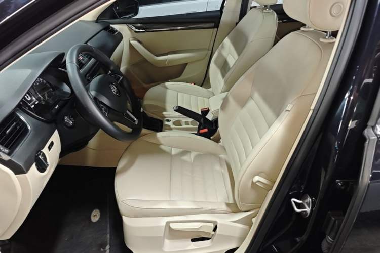 Used Skoda Octavia 2017 1.6L Automatic Smart Drive Edition Left Front Seat