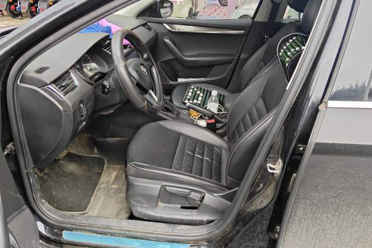 Used Skoda Octavia 2017 1.6L Automatic Smart Drive Edition Left Front Seat