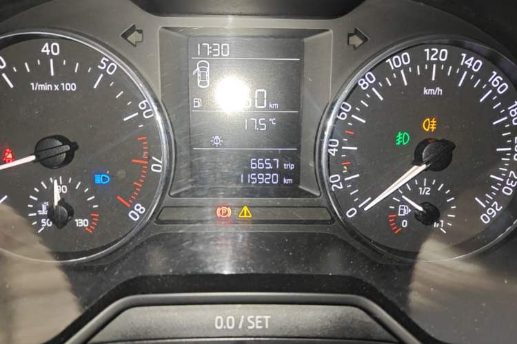 Used Skoda Octavia 2017 Classic Model 1.6L Manual Comfort Edition Odometer Close Up