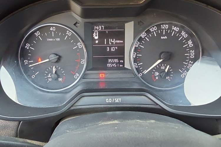 Used Skoda Octavia 2017 1.6L Manual Trend Edition Odometer Close Up