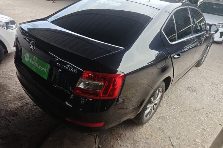 Used Skoda Octavia 2017 Classic Model 1.6L Manual Comfort Edition Rear Right 45 Deg