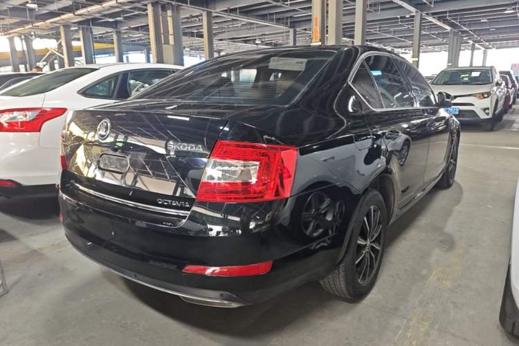 Used Skoda Octavia 2017 1.6L Automatic Smart Drive Edition Rear Right 45 Deg