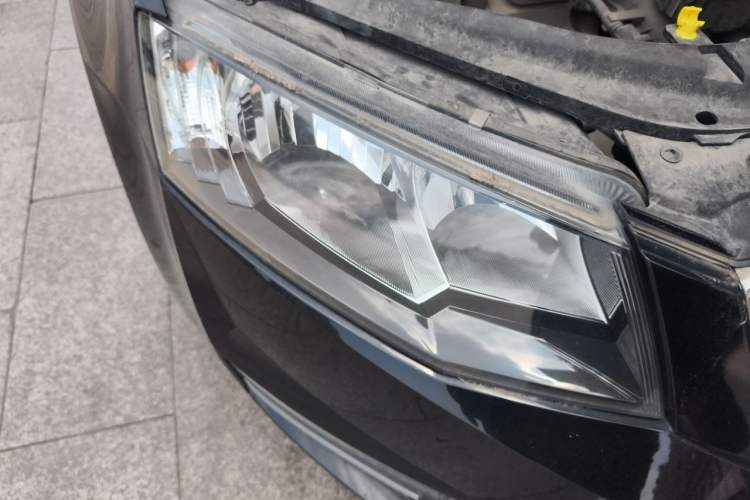 Used Skoda Octavia 2017 1.6L Manual Smart Drive Edition Right Front Headlight