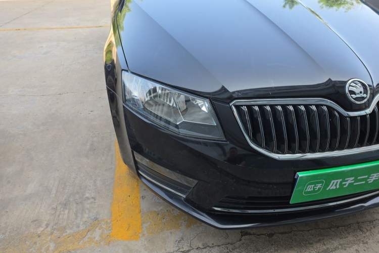 Used Skoda Octavia 2017 1.6L Manual Trend Edition Right Front Headlight