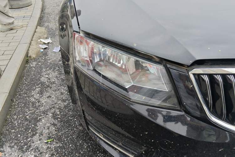 Used Skoda Octavia 2017 1.6L Automatic Smart Drive Edition Right Front Headlight