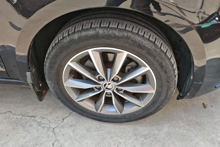 Used Skoda Octavia 2017 1.6L Manual Trend Edition Right Front Wheel Hub