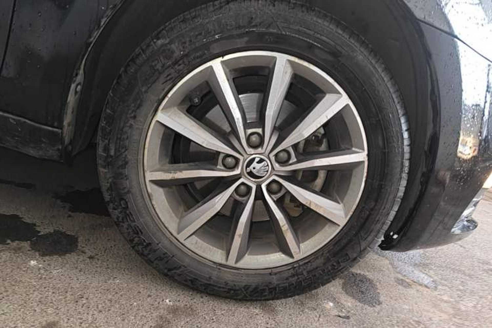 Used Skoda Octavia 2017 Classic Model 1.6L Manual Comfort Edition Right Front Wheel Hub