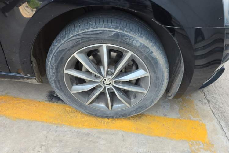 Used Skoda Octavia 2017 1.6L Manual Trend Edition Right Front Wheel Hub