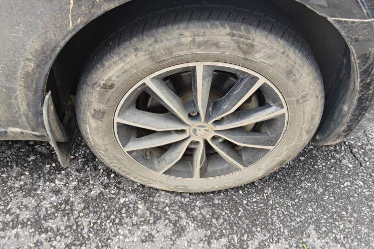 Used Skoda Octavia 2017 1.6L Automatic Smart Drive Edition Right Front Wheel Hub