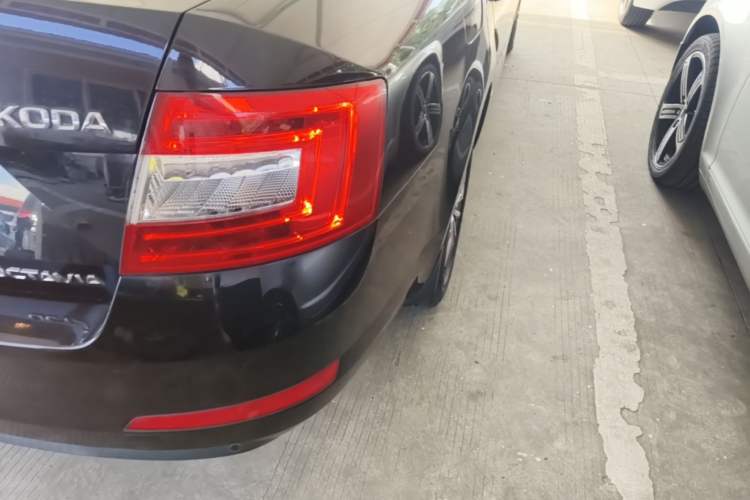 Used Skoda Octavia 2017 1.6L Automatic Chuanxing Edition Right Rear Taillight