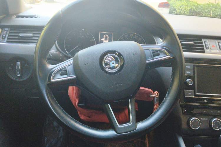Used Skoda Octavia 2017 TSI280 DSG Smart Drive Edition Steering Wheel