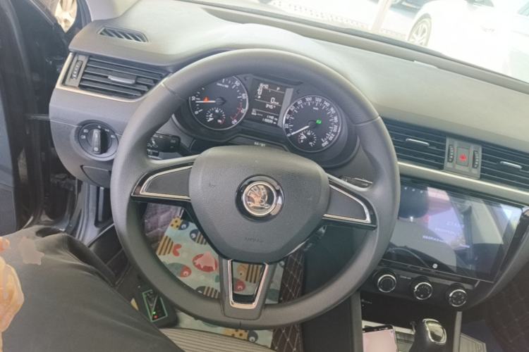 Used Skoda Octavia 2017 1.6L Automatic Chuanxing Edition Steering Wheel