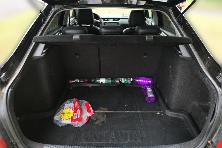 Used Skoda Octavia 2017 1.6L Automatic Smart Drive Edition Trunk
