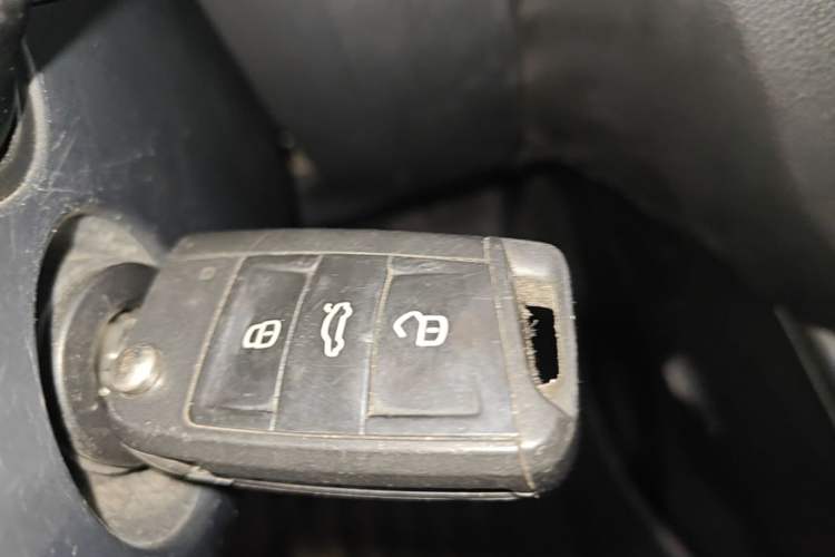 Used Skoda Octavia 2017 Classic Model 1.6L Manual Comfort Edition Vehicle Key