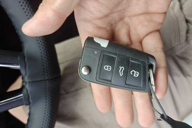 Used Skoda Octavia 2017 Classic Model 1.6L Manual Comfort Edition Vehicle Key