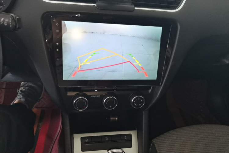 Used Skoda Octavia 2017 1.6L Automatic Chuanxing Edition Audio And AC Panel
