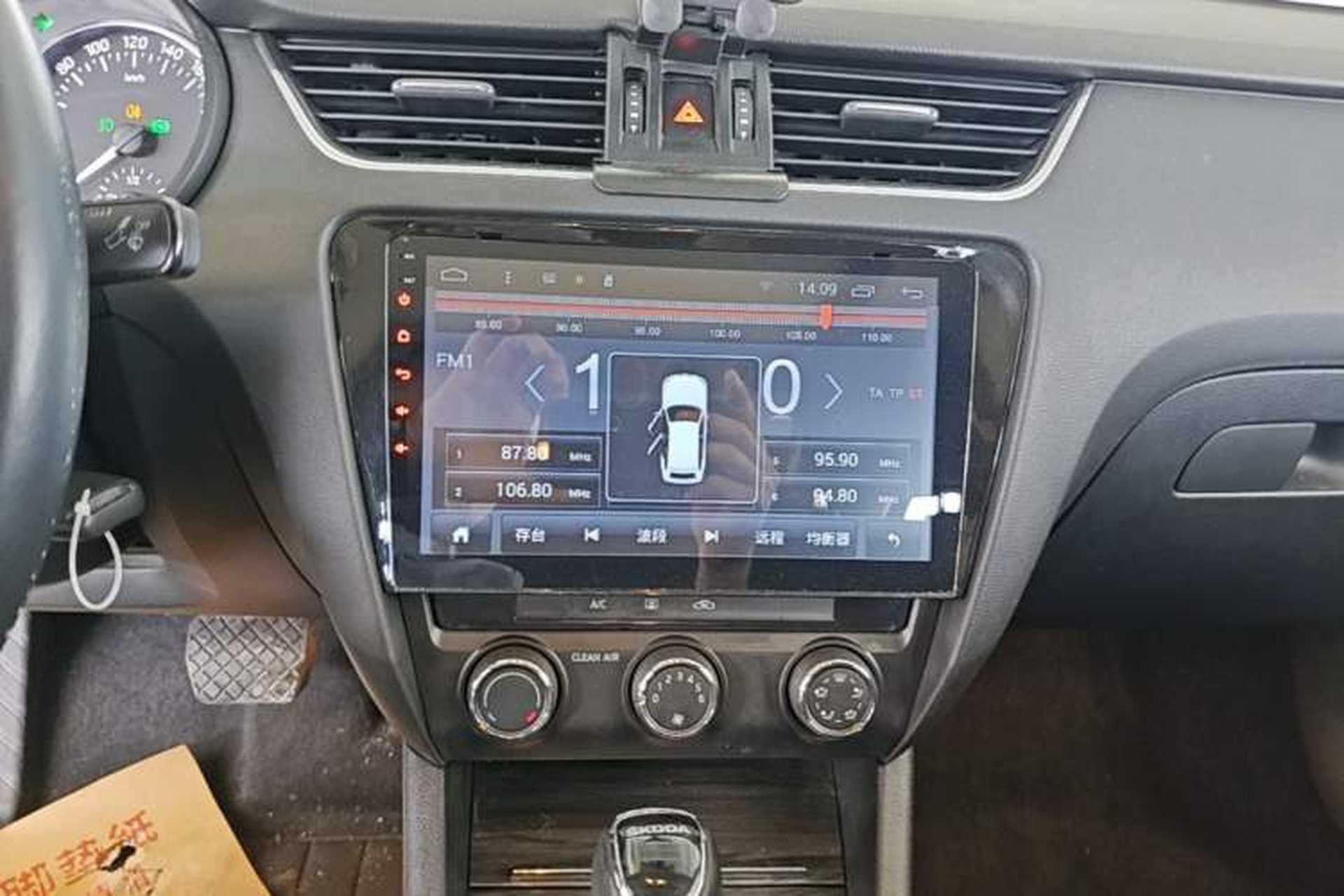 Used Skoda Octavia 2017 1.6L Automatic Smart Drive Edition Audio And AC Panel
