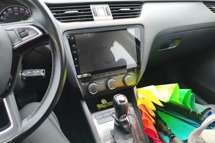 Used Skoda Octavia 2017 1.6L Automatic Smart Drive Edition Audio And AC Panel