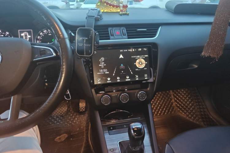 Used Skoda Octavia 2017 1.6L Automatic Smart Drive Edition Audio And AC Panel