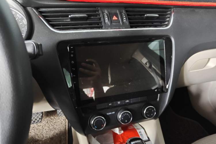 Used Skoda Octavia 2017 1.6L Automatic Chuanxing Edition Audio And AC Panel